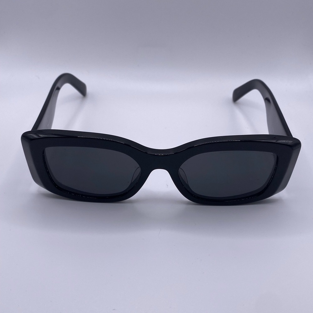 Celine Triomphe CL40282U Sunglasses 53-18-135 MISSING EMBLEM ON 1 ARM